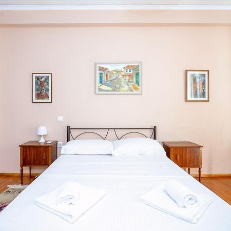Апартаменты Charming & Authentic Gem - Walk To Port & Shops! Патра Экстерьер фото