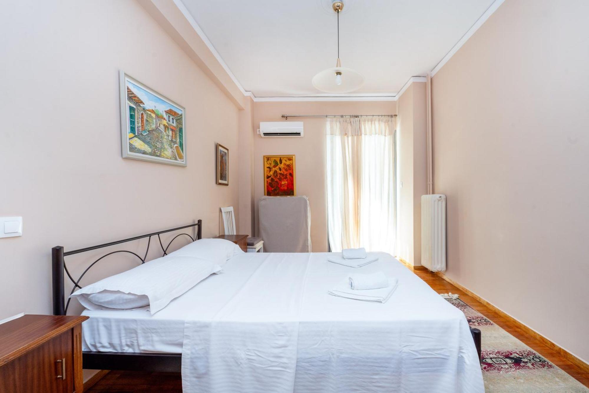Апартаменты Charming & Authentic Gem - Walk To Port & Shops! Патра Экстерьер фото